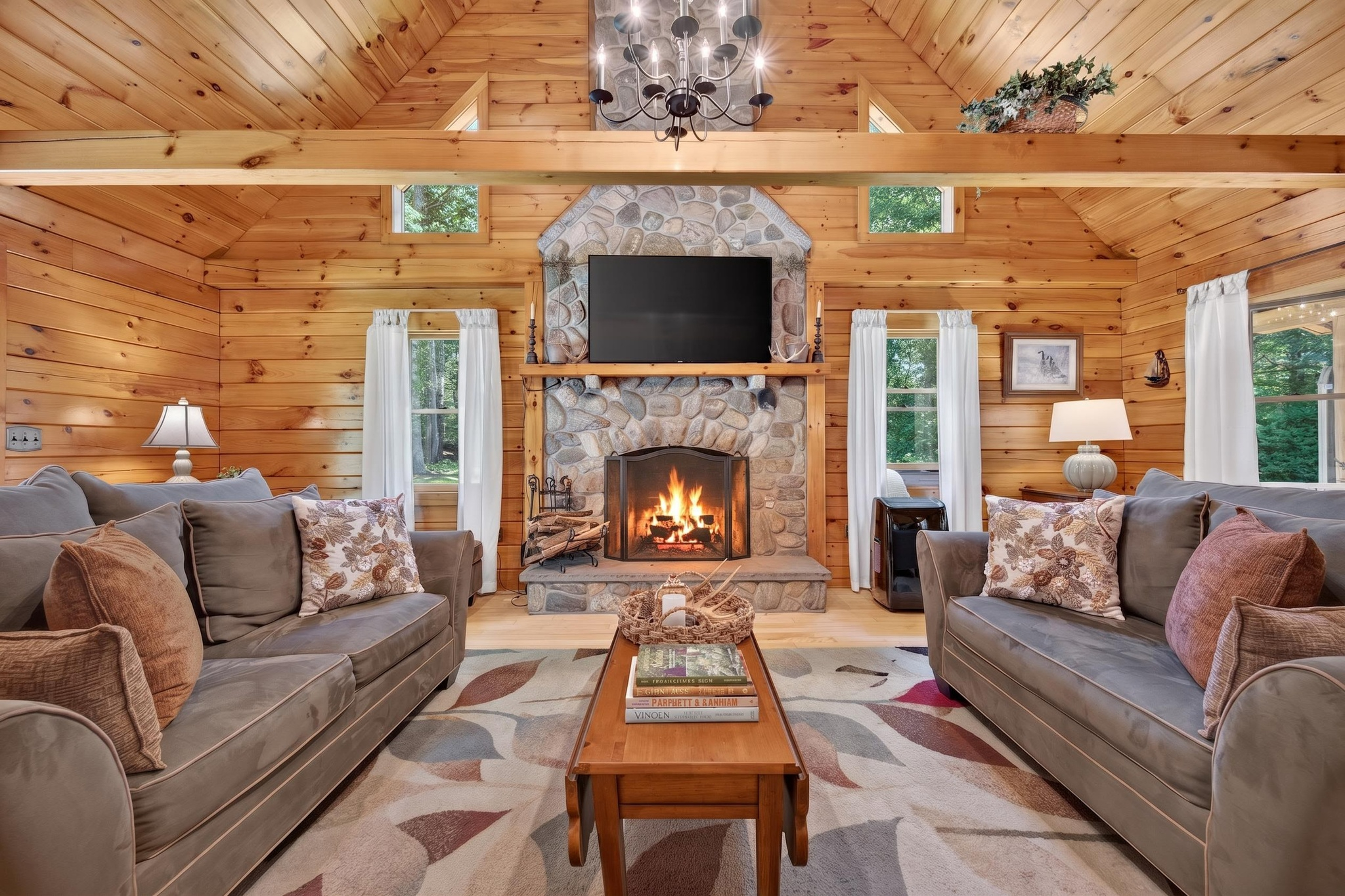 Tucked within four private, tranquil acres, this charming rustic log home offers - 物件實景