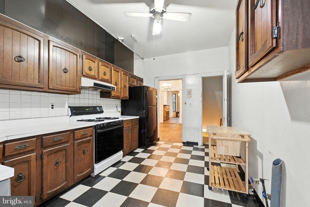 Washington, District of Columbia, 20003, United States, 3 Bedrooms Bedrooms, ,1 BathroomBathrooms,Residential,For Sale,1944860