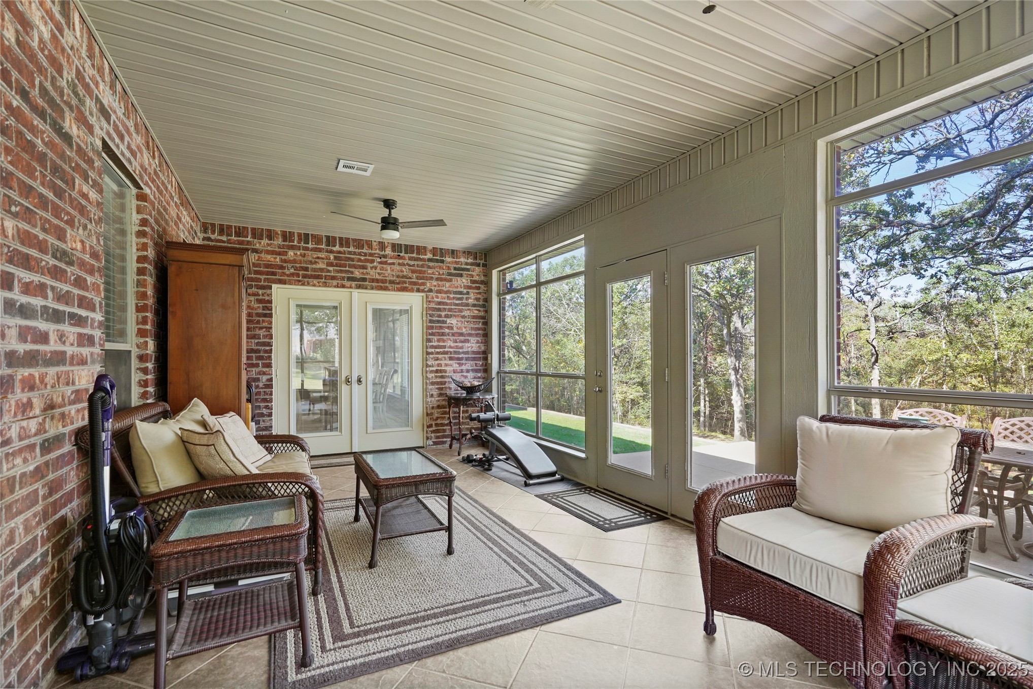 Catoosa, Oklahoma, 74015, United States, 3 Bedrooms Bedrooms, ,3 BathroomsBathrooms,Residential,For Sale,1987944