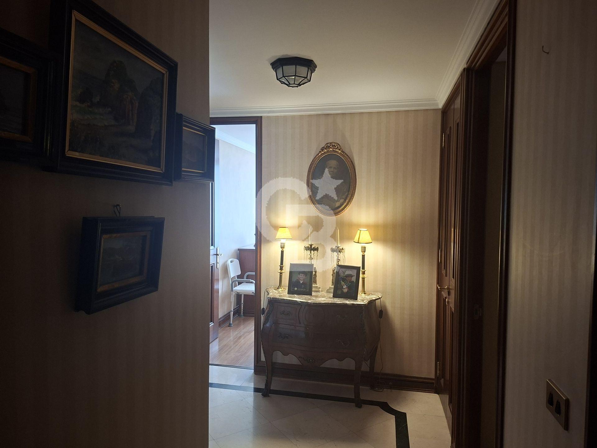 Las Condes, Chile, 4 Bedrooms Bedrooms, ,3 BathroomsBathrooms,Residential,For Sale,1998532