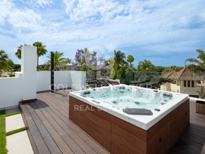 Marbella, Andalusia, ES, 5 Bedrooms Bedrooms, ,6 BathroomsBathrooms,Residential,For Sale,1804123