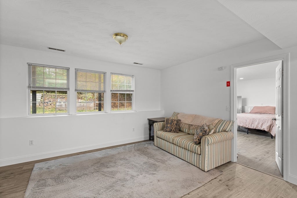 Plymouth, Massachusetts, 02360, United States, 3 Bedrooms Bedrooms, ,2 BathroomsBathrooms,Residential,For Sale,1982553