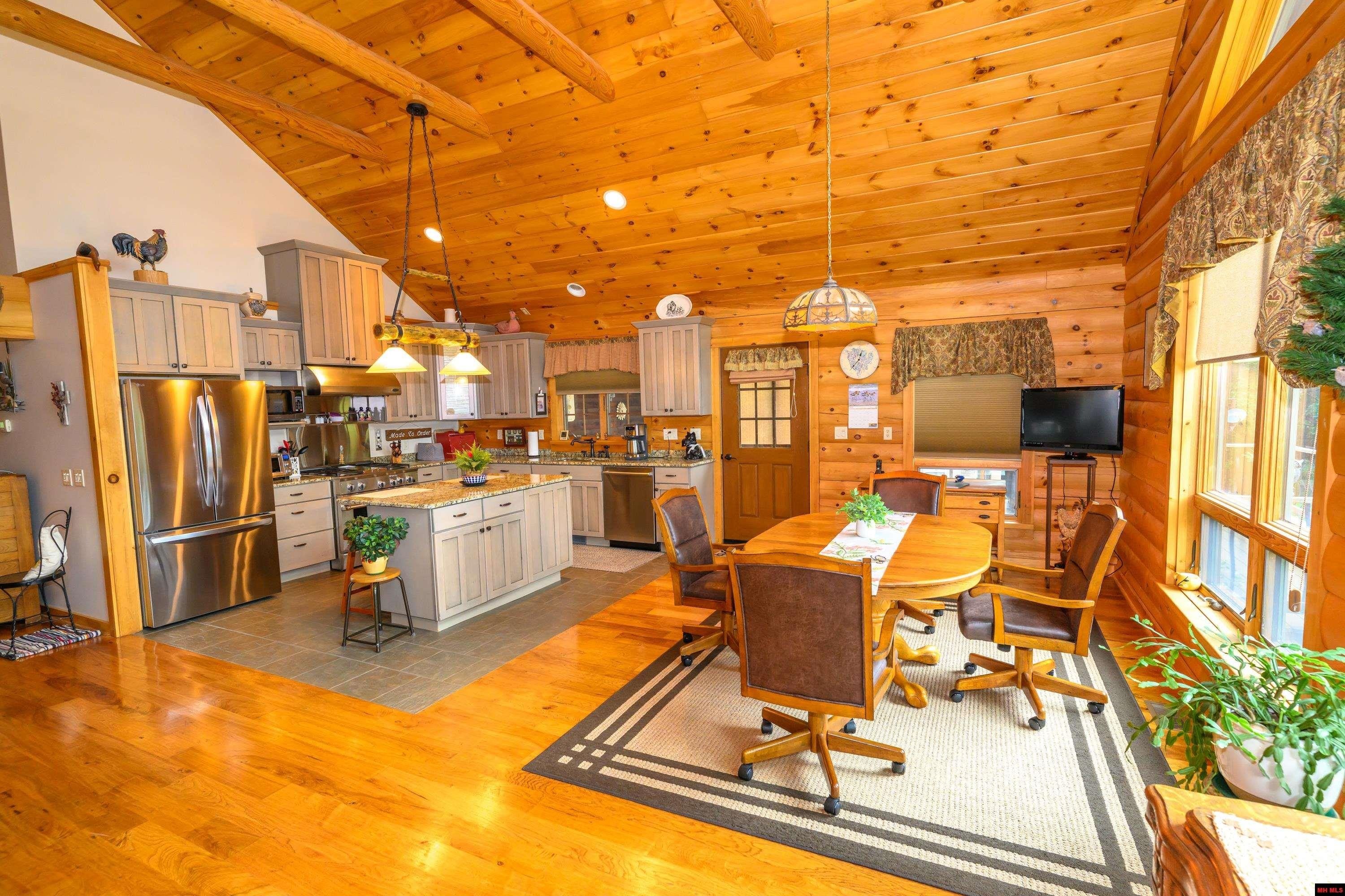 Mountain Home, Arkansas, 72653, United States, 3 Bedrooms Bedrooms, ,3 BathroomsBathrooms,Residential,For Sale,1895222
