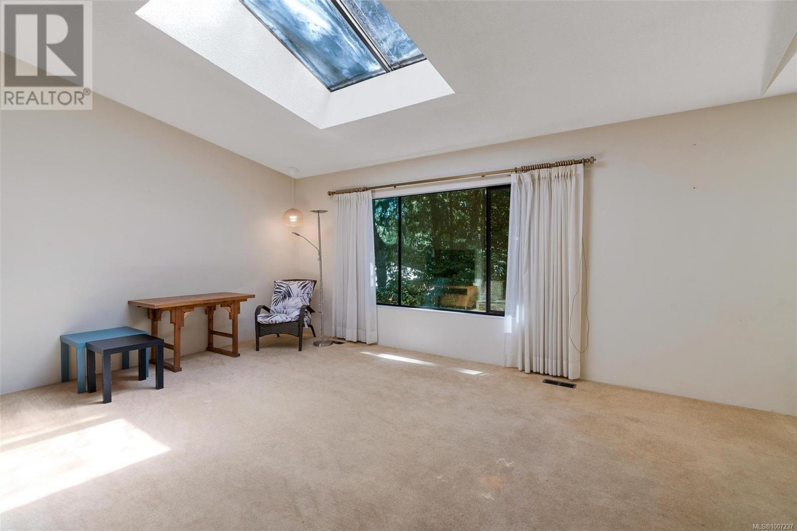SAANICH, British Columbia, V8Y 1A9, CA, 4 Bedrooms Bedrooms, ,3 BathroomsBathrooms,Residential,For Sale,1901029
