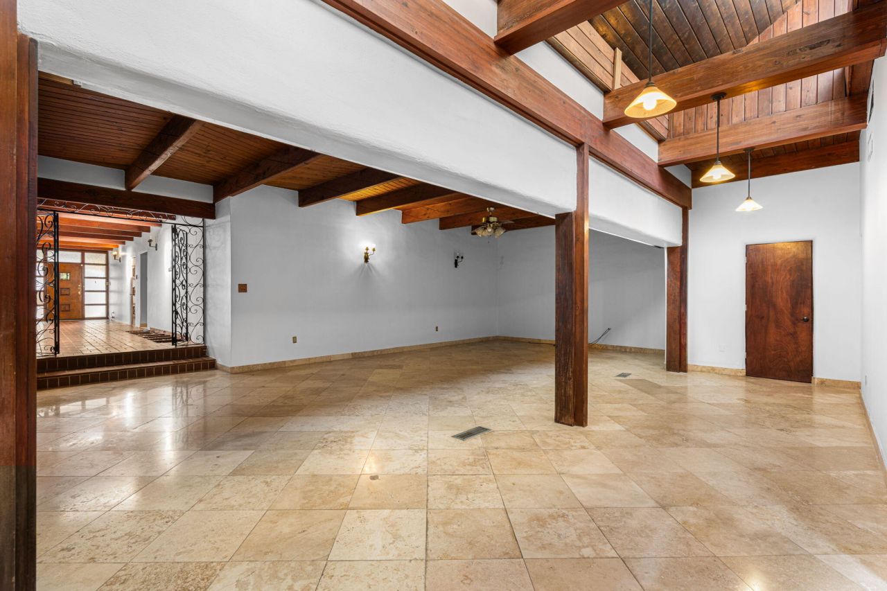 Albuquerque, New Mexico, 87106, United States, 4 Bedrooms Bedrooms, ,5 BathroomsBathrooms,Residential,For Sale,1896146