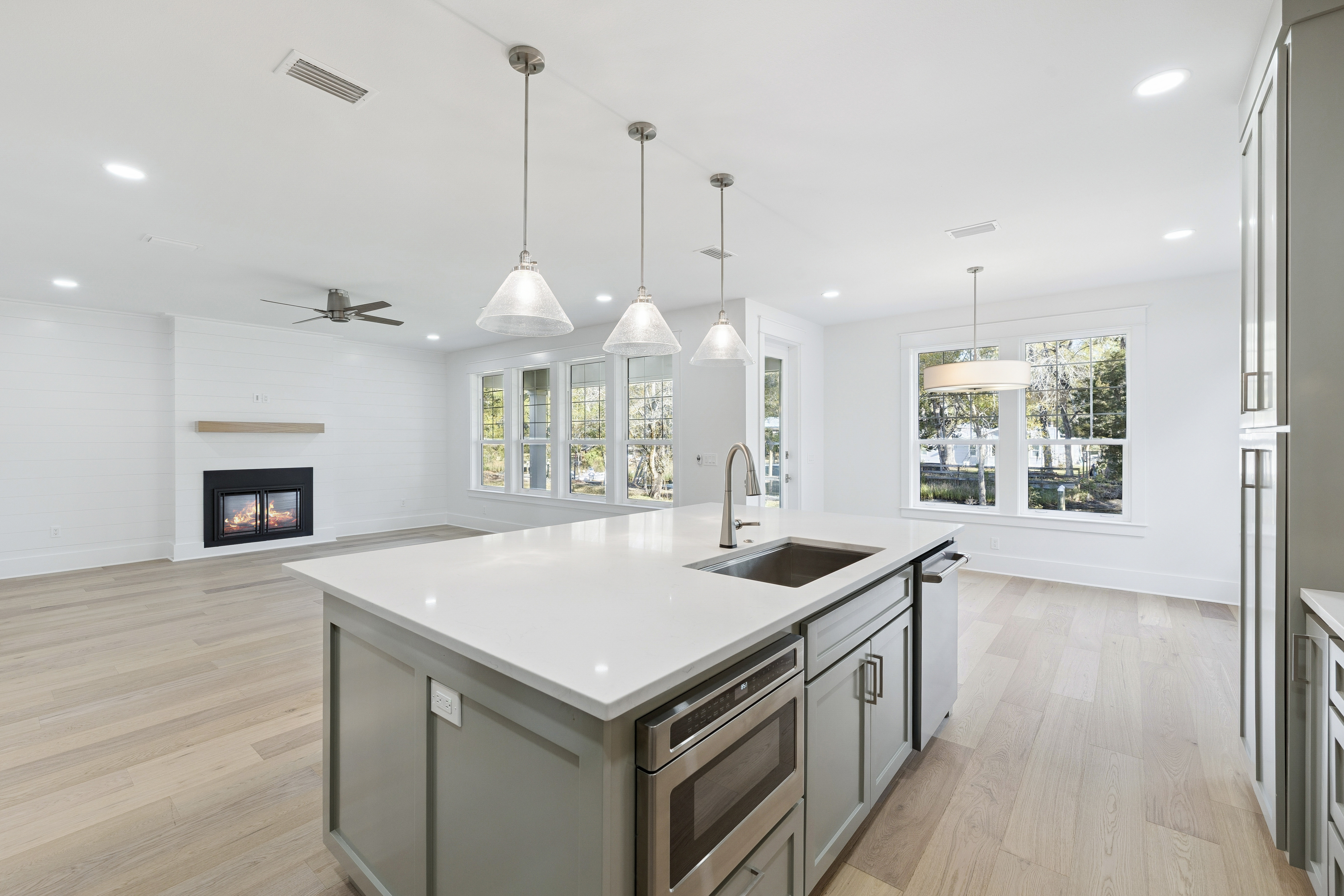  Waterfront Canal Home With Expanded Floor Plan And Bay Access - 物件實景