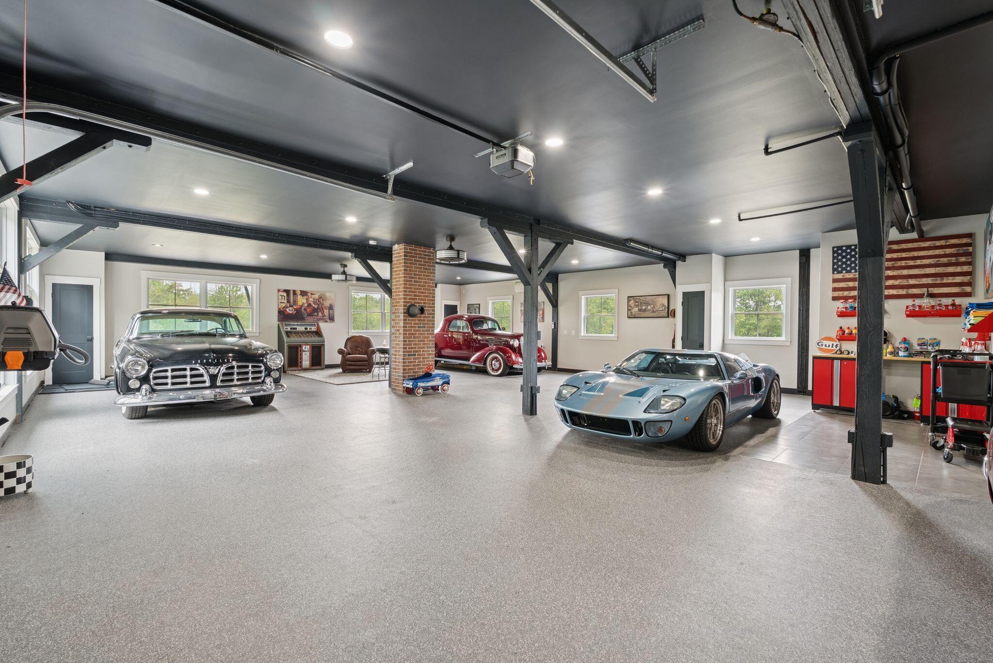 Falmouth, Maine, 04105, United States, 3 Bedrooms Bedrooms, ,4 BathroomsBathrooms,Residential,For Sale,1975511