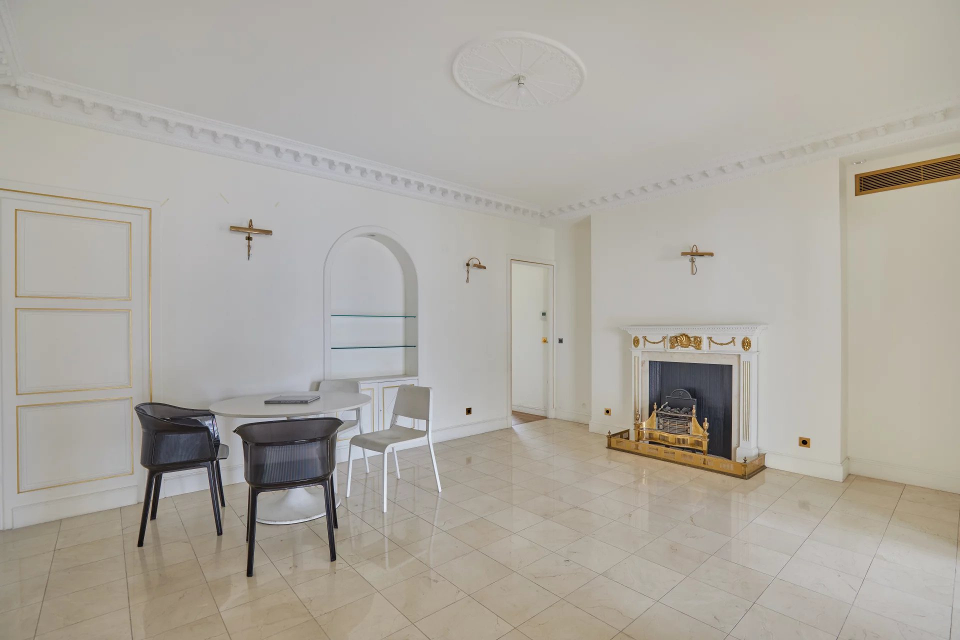 Paris 8th, Île-de-France, 75008, FR, 4 Bedrooms Bedrooms, ,6 BathroomsBathrooms,Residential,For Sale,1560654