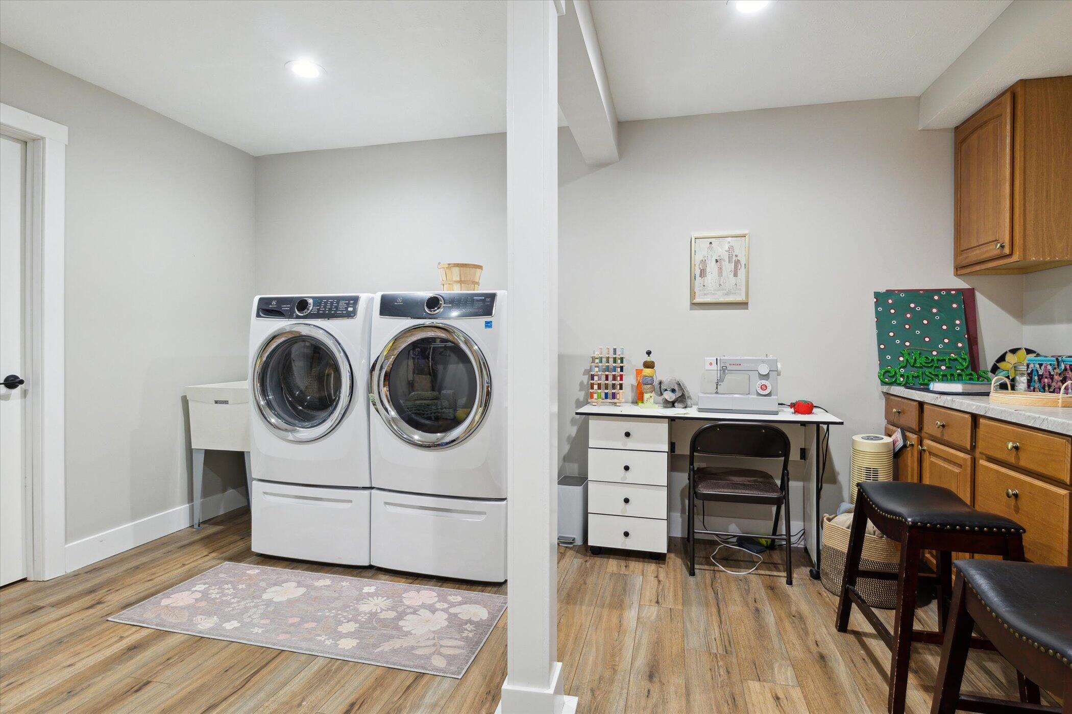 Edwardsburg, Michigan, 49112, United States, 4 Bedrooms Bedrooms, ,4 BathroomsBathrooms,Residential,For Sale,1989598