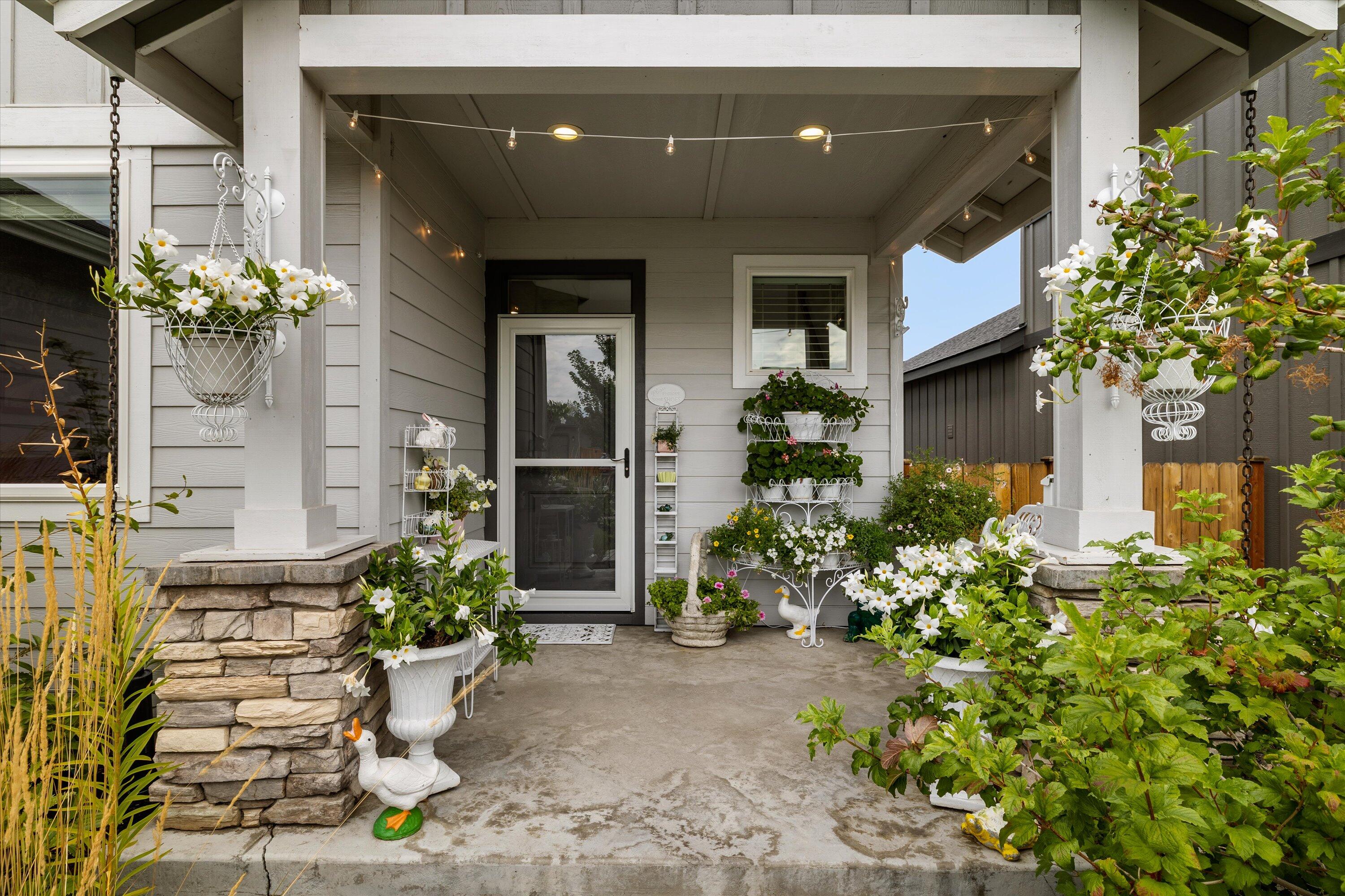 Redmond, Oregon, 97756, United States, 4 Bedrooms Bedrooms, ,3 BathroomsBathrooms,Residential,For Sale,1982797