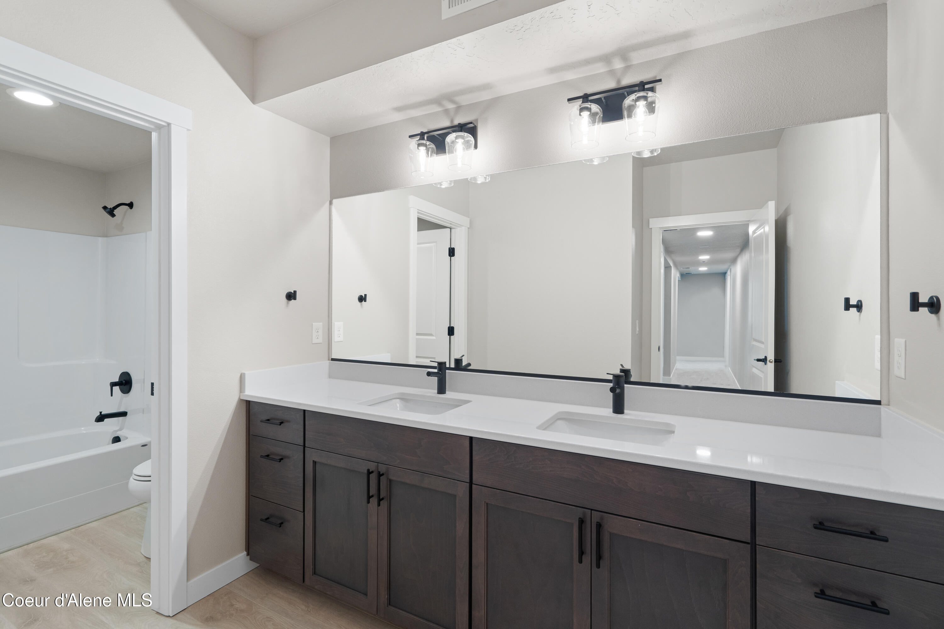 Coeur d'Alene, Idaho, 83814, United States, 5 Bedrooms Bedrooms, ,3 BathroomsBathrooms,Residential,For Sale,1943081