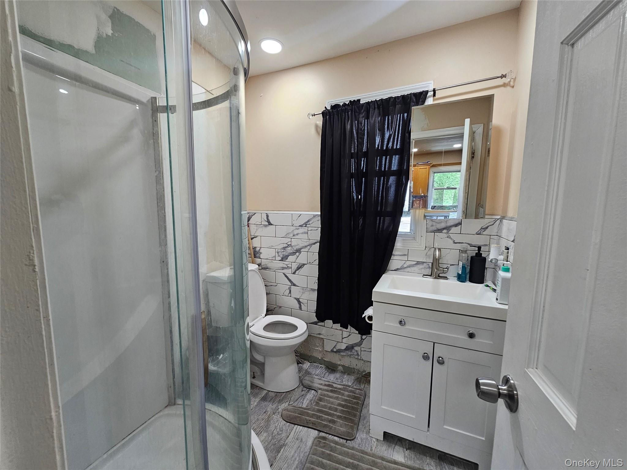Copiague, New York, 11726, United States, 7 Bedrooms Bedrooms, ,3 BathroomsBathrooms,Residential,For Sale,2049033