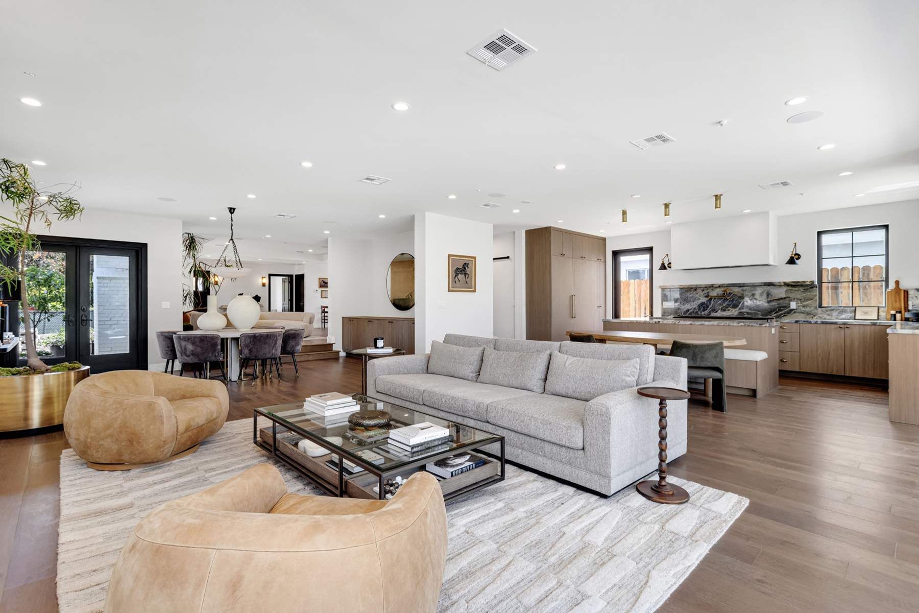  8671 Clifton Way - 物件實景