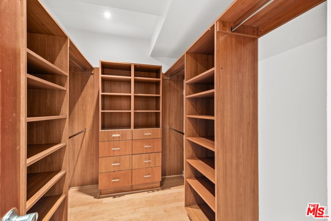 Los Angeles, California, 90067, United States, 1 Bedroom Bedrooms, ,1 BathroomBathrooms,Residential,For Sale,1850096