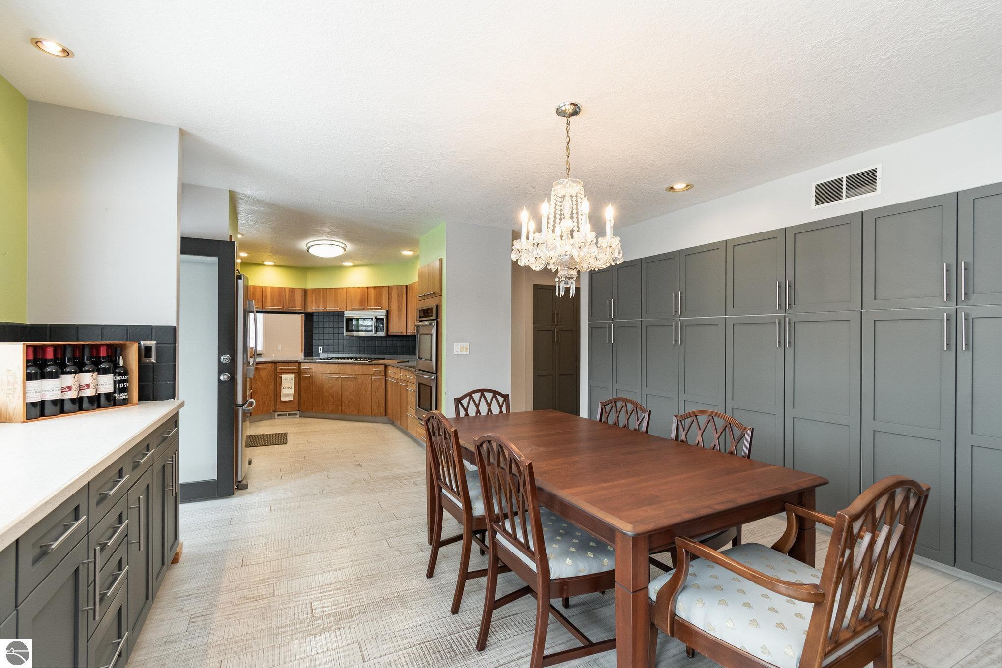 Alma, Michigan, 48801, United States, 5 Bedrooms Bedrooms, ,4 BathroomsBathrooms,Residential,For Sale,2000371