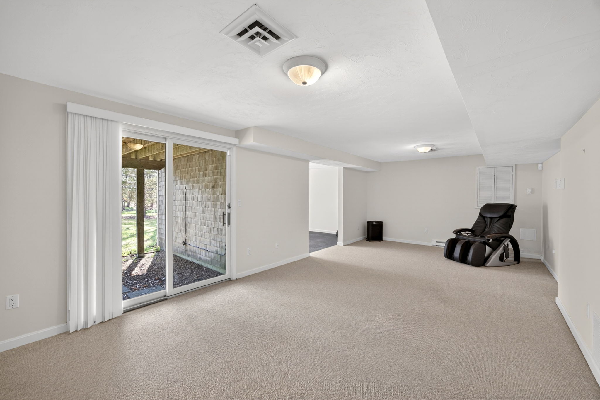  24 W Woods Circle, Yarmouth Port, MA, 02675 - 物件實景