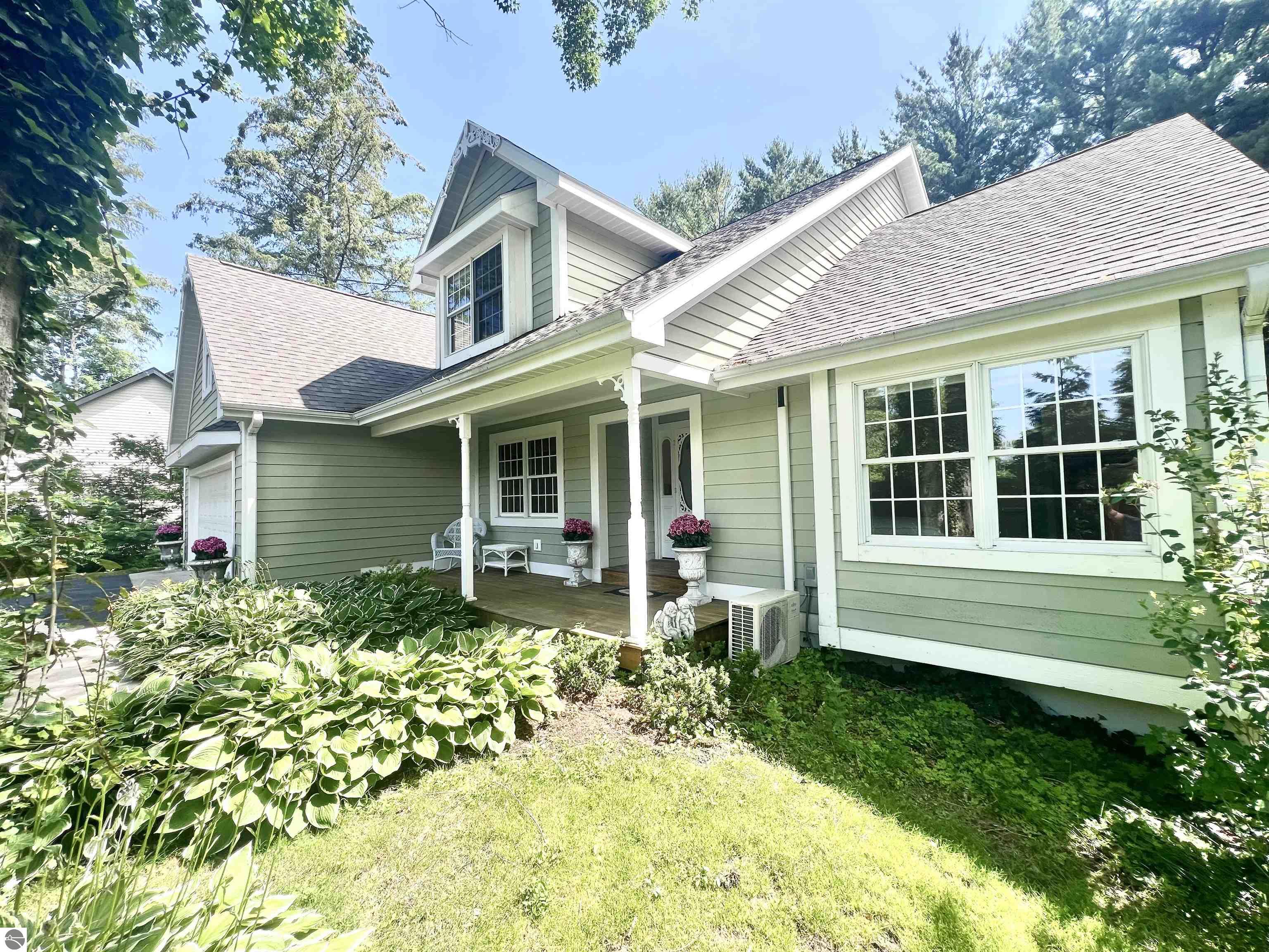 Traverse City, Michigan, 49686, United States, 4 Bedrooms Bedrooms, ,3 BathroomsBathrooms,Residential,For Sale,1883605