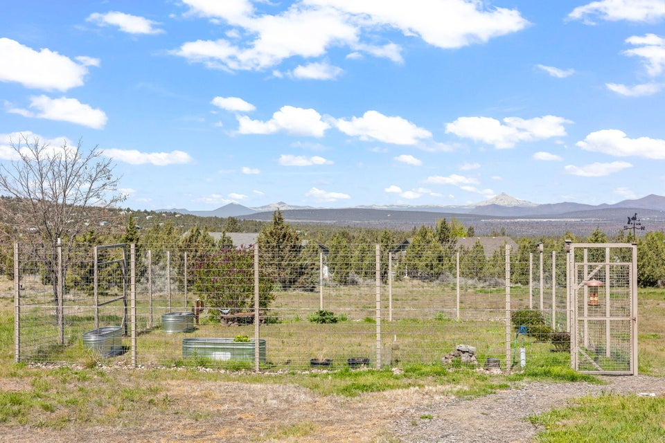 Prineville, Oregon, 97754, United States, 3 Bedrooms Bedrooms, ,3 BathroomsBathrooms,Residential,For Sale,1804823