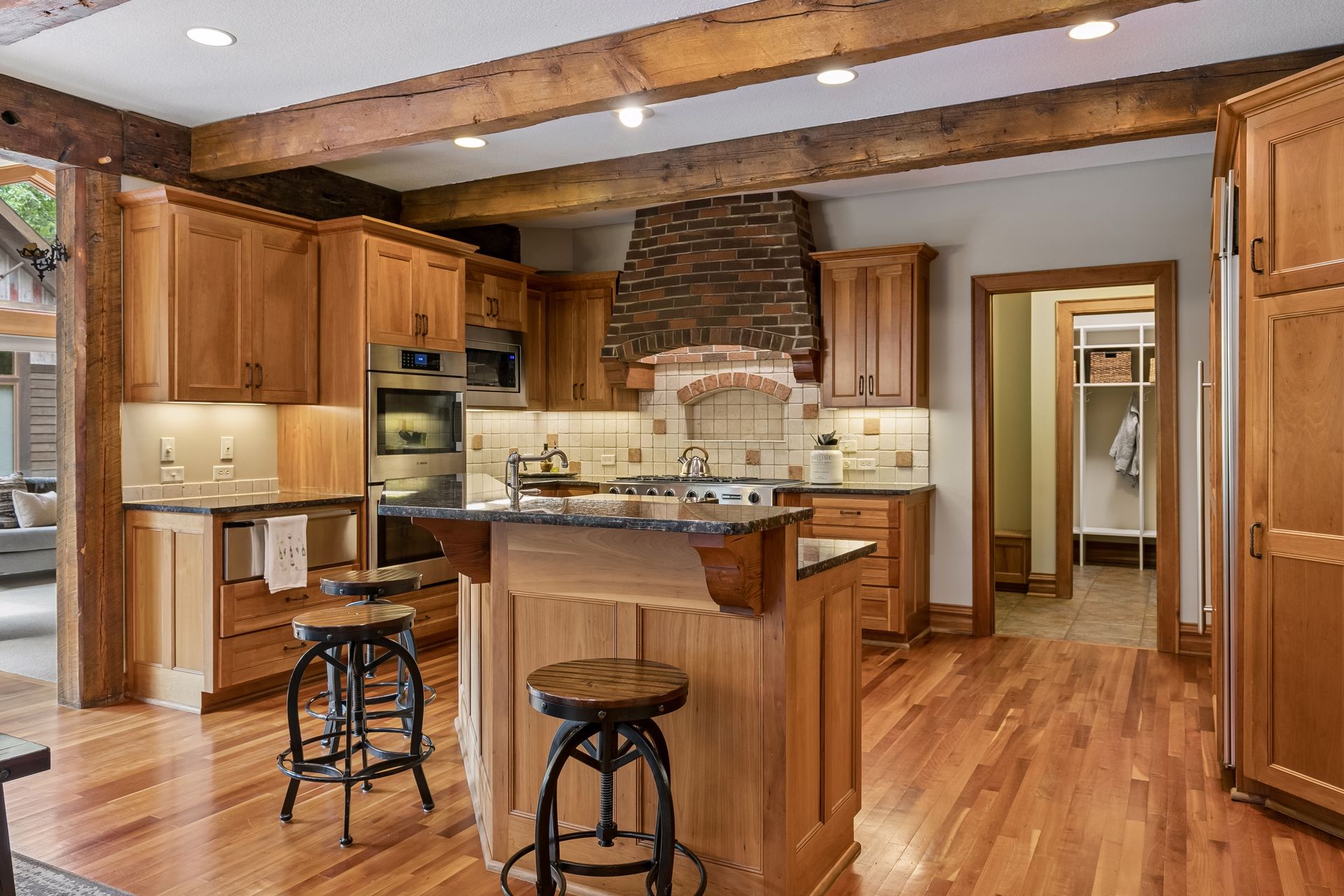  One-of-a-kind wooded retreat in Lakeville - 物件實景