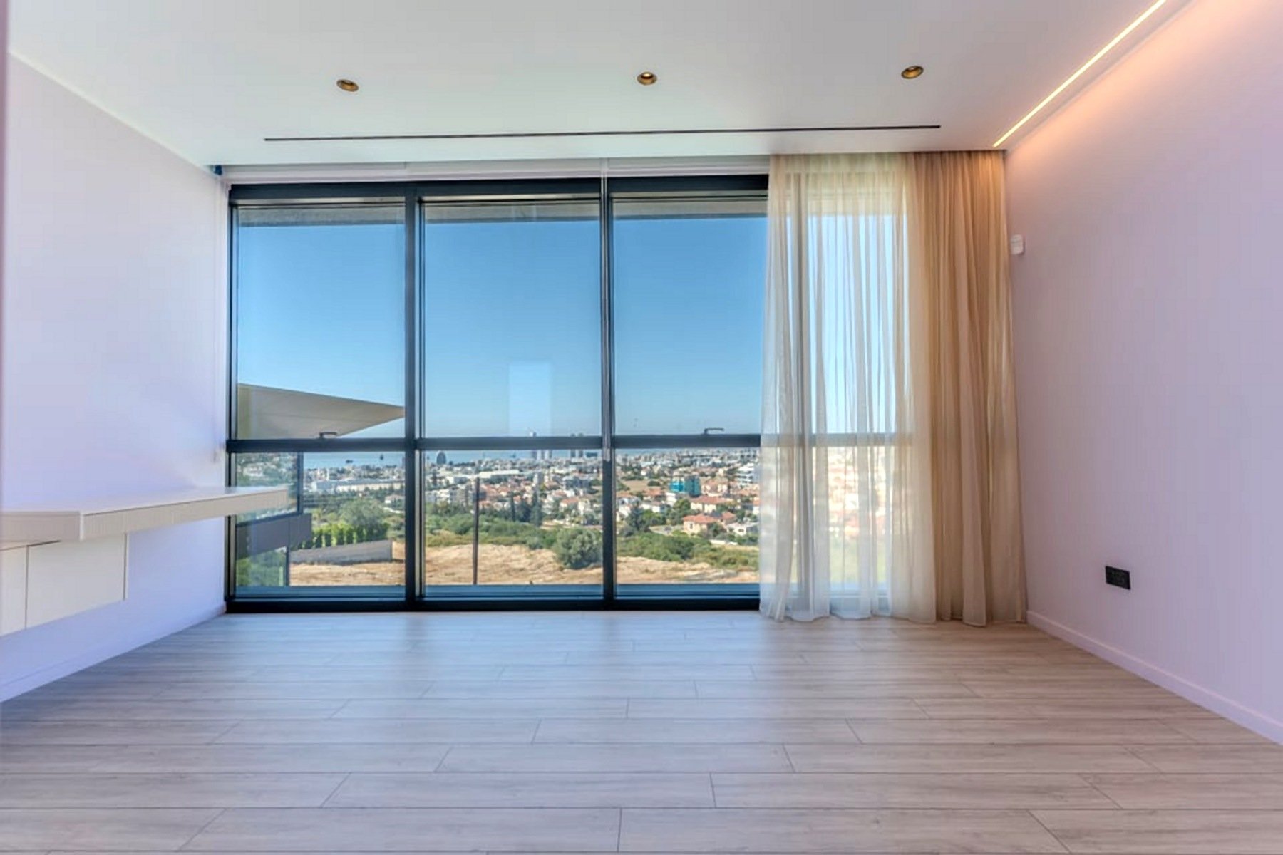  6 Bedroom 3 Level Hillside Villa with Sea Views in Paniotis, Limassol - 物件實景