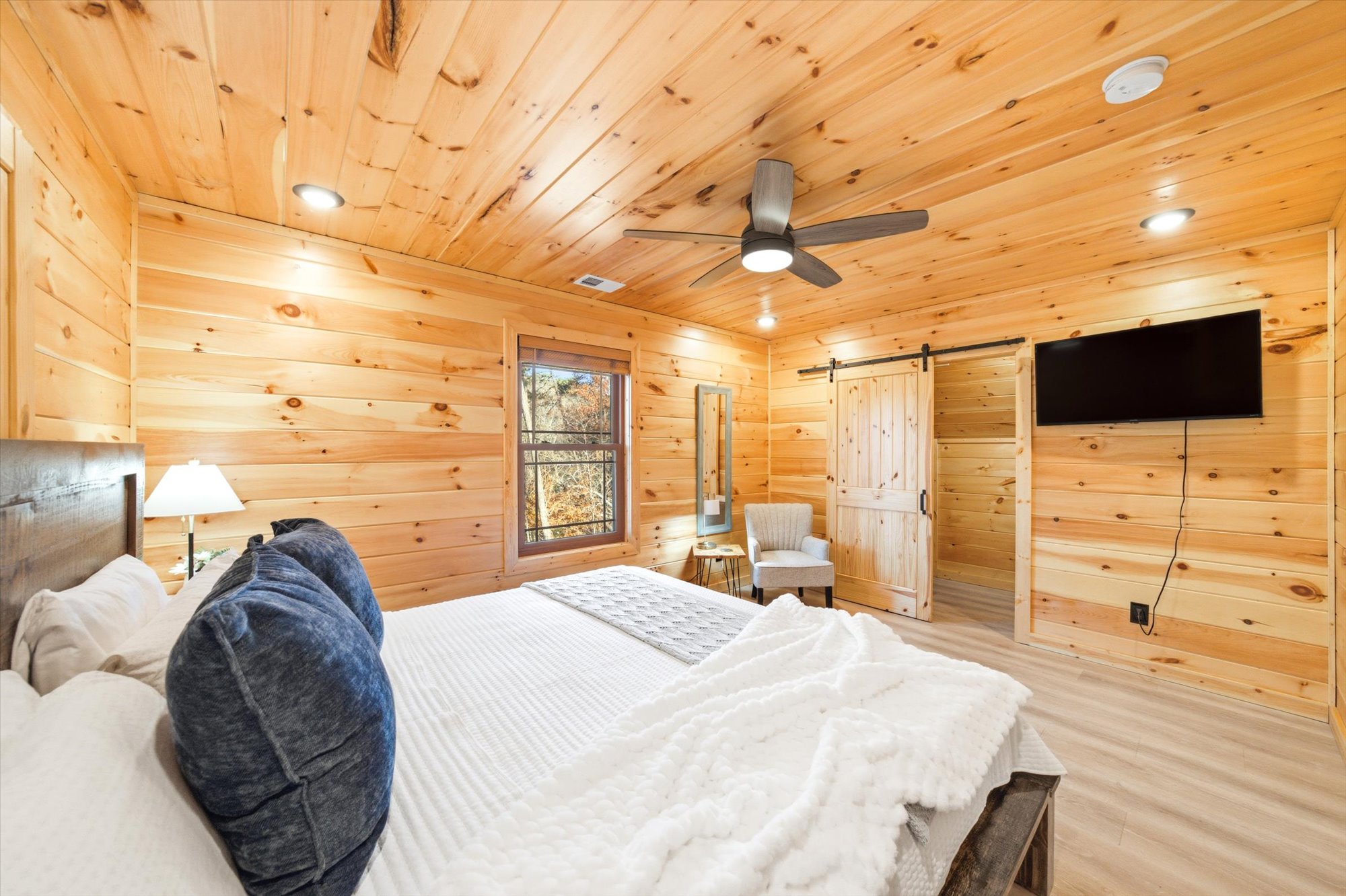 Sevierville, Tennessee, 37862, United States, 2 Bedrooms Bedrooms, ,2 BathroomsBathrooms,Residential,For Sale,1992770