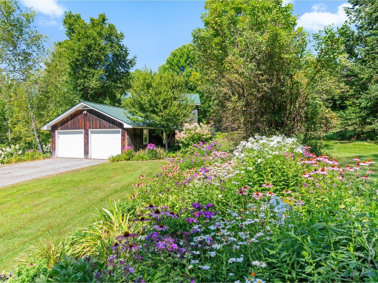 Waterbury, Vermont, 05676, United States, 2 Bedrooms Bedrooms, ,2 BathroomsBathrooms,Residential,For Sale,1938953