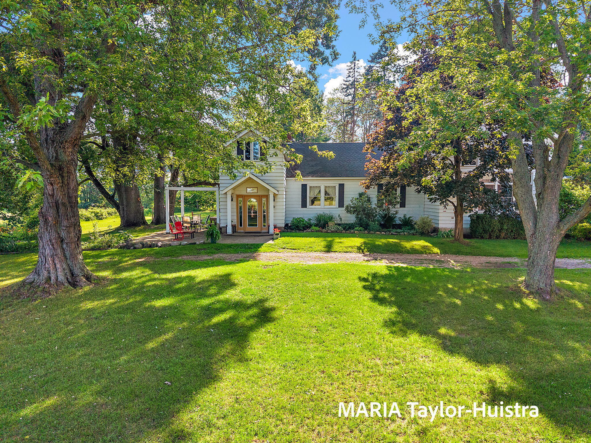 Rich St, Grand Haven, MI 49417