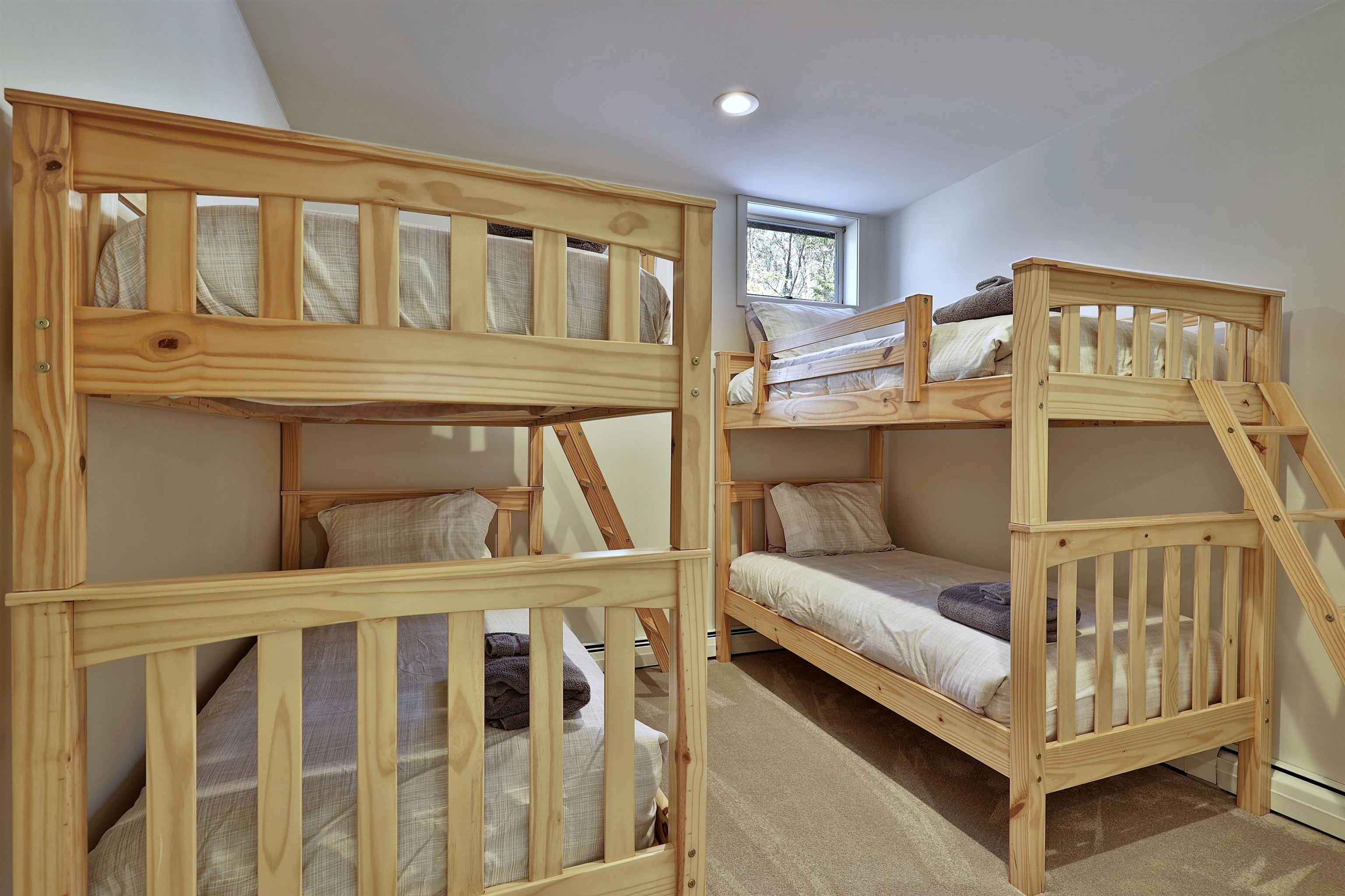  426 Roaring Brook Road - 物件實景