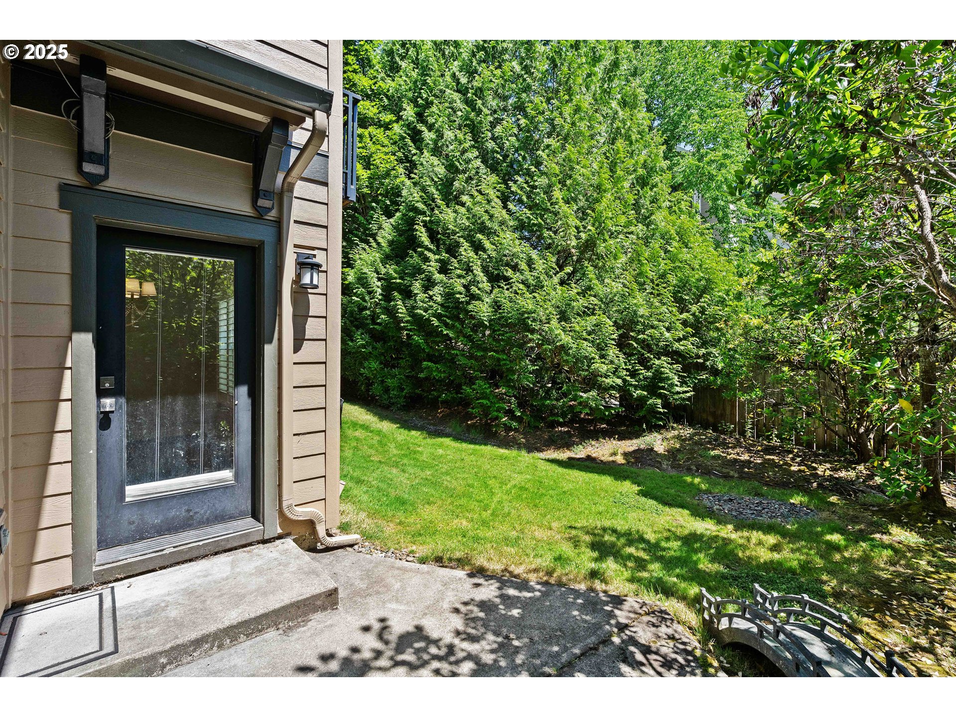 Lake Oswego, Oregon, 97035, United States, 2 Bedrooms Bedrooms, ,2 BathroomsBathrooms,Residential,For Sale,1889875