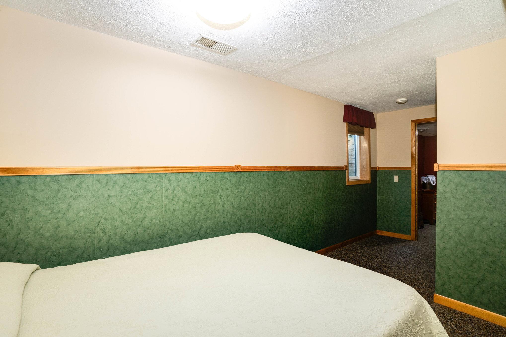 Lakeville, Minnesota, 55044, United States, 5 Bedrooms Bedrooms, ,1 BathroomBathrooms,Residential,For Sale,1989528