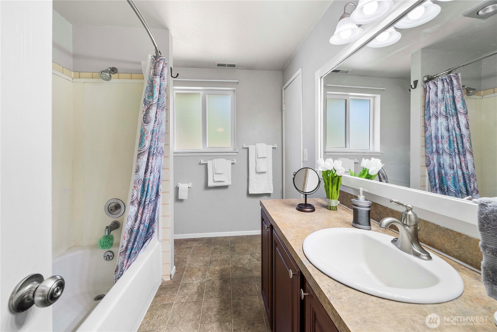 Puyallup, Washington, 98374, United States, 4 Bedrooms Bedrooms, ,2 BathroomsBathrooms,Residential,For Sale,1987950