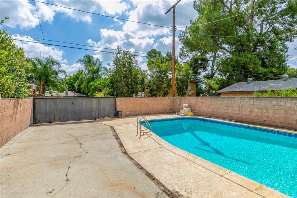 Sylmar, California, 91342, United States, 2 Bedrooms Bedrooms, ,1 BathroomBathrooms,Residential,For Sale,1960749