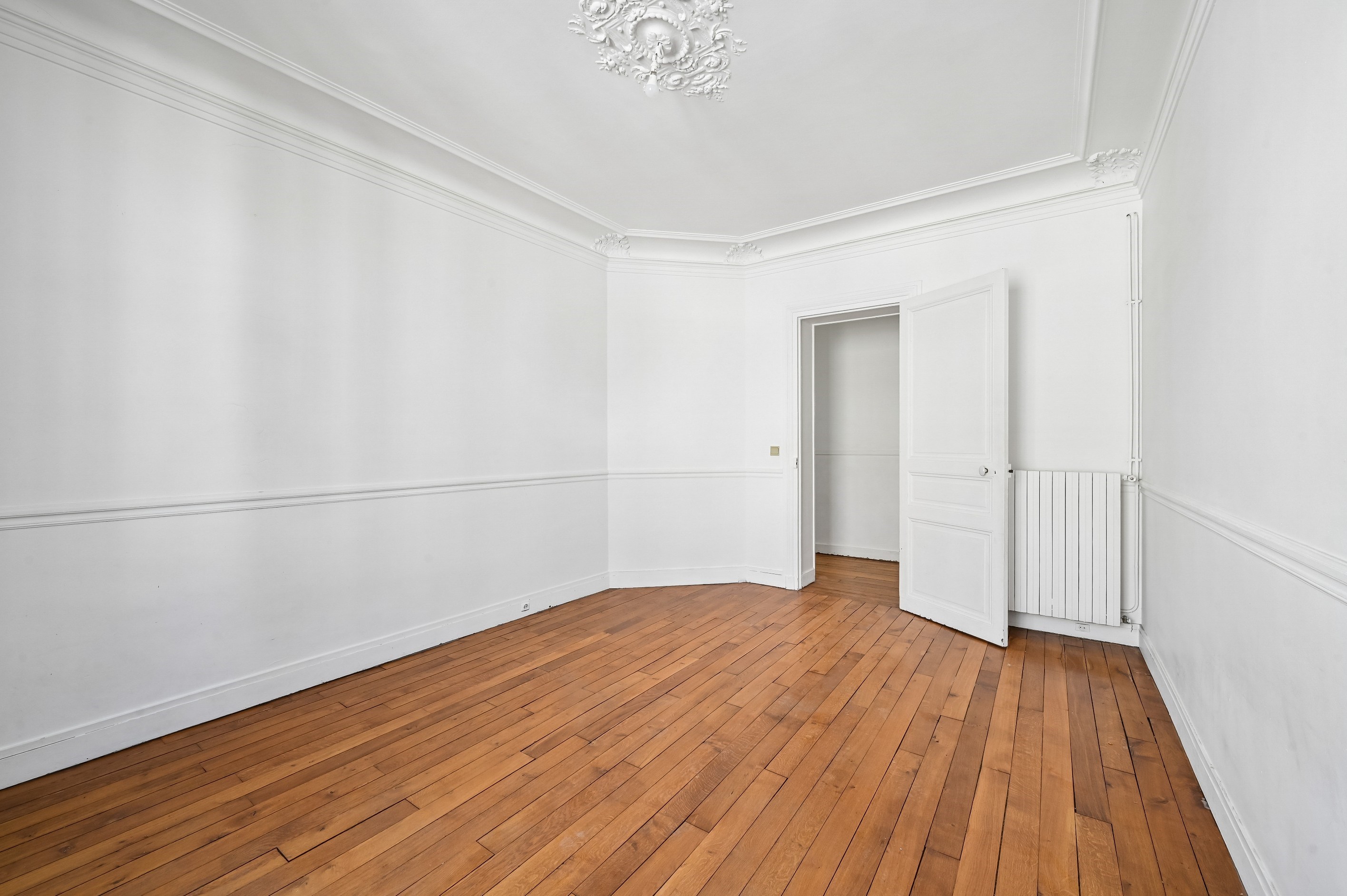  4-Room Apartment Requiring Renovation - Neuilly-sur-Seine - 物件實景