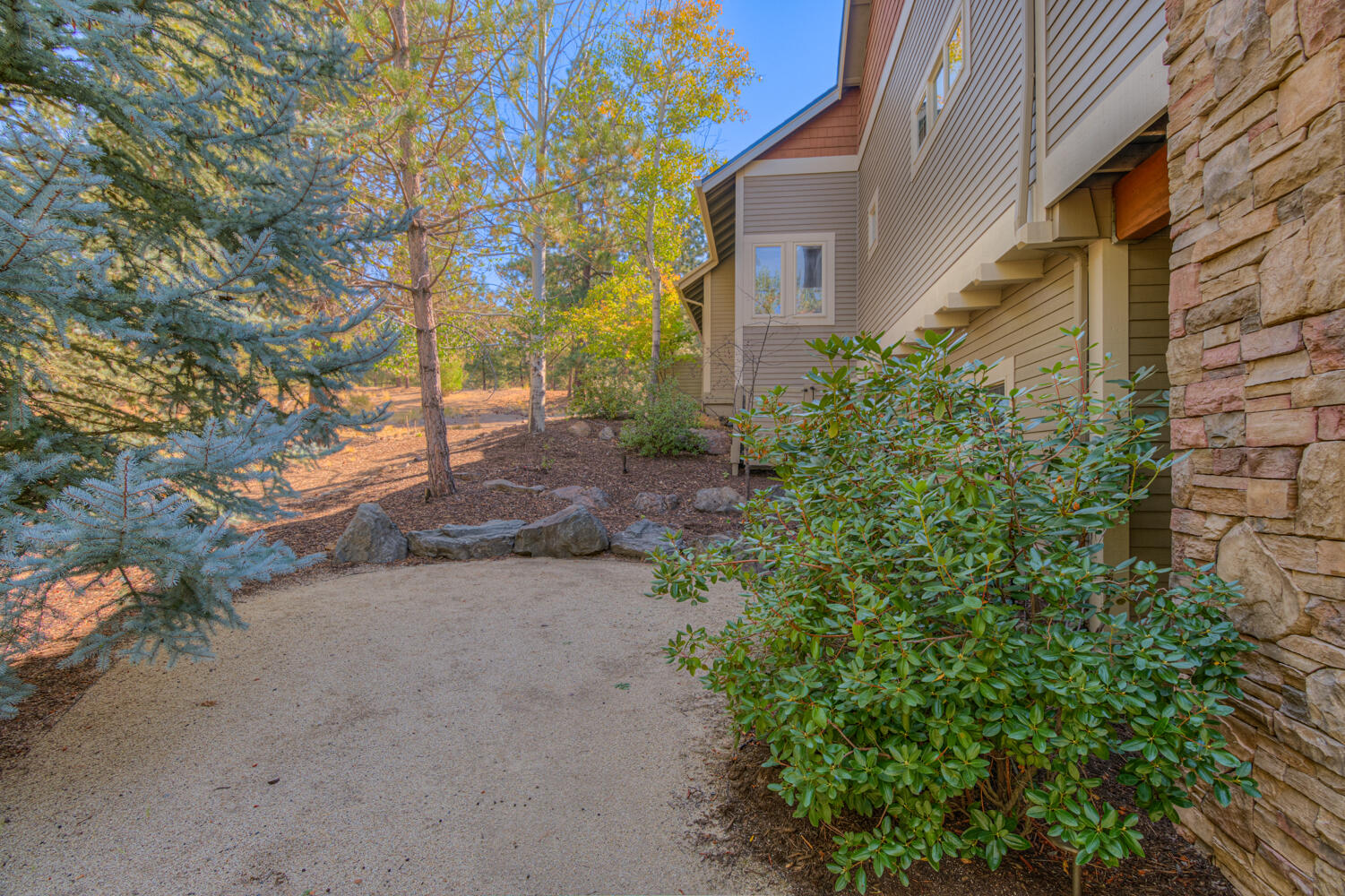 Bend, Oregon, 97703, United States, 4 Bedrooms Bedrooms, ,5 BathroomsBathrooms,Residential,For Sale,1979123