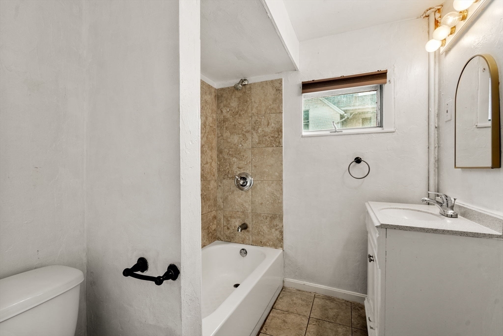 Southbridge, Massachusetts, 01550, United States, 7 Bedrooms Bedrooms, ,4 BathroomsBathrooms,Residential,For Sale,1990940