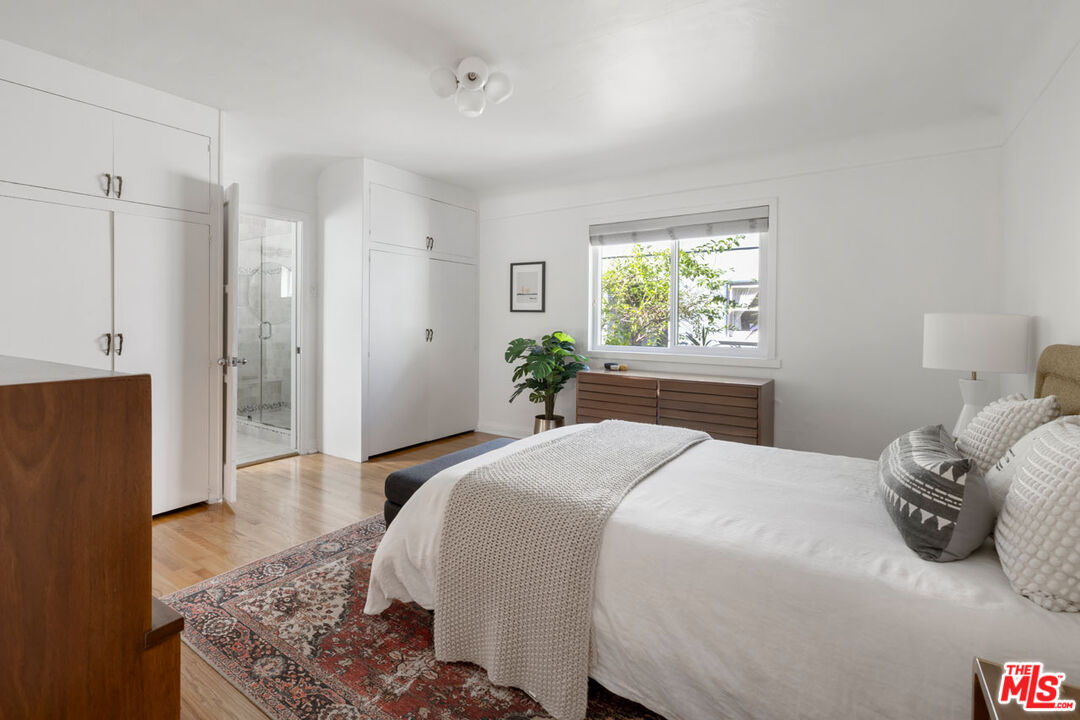 Los Angeles, California, 90027, United States, 4 Bedrooms Bedrooms, ,3 BathroomsBathrooms,Residential,For Sale,1989477