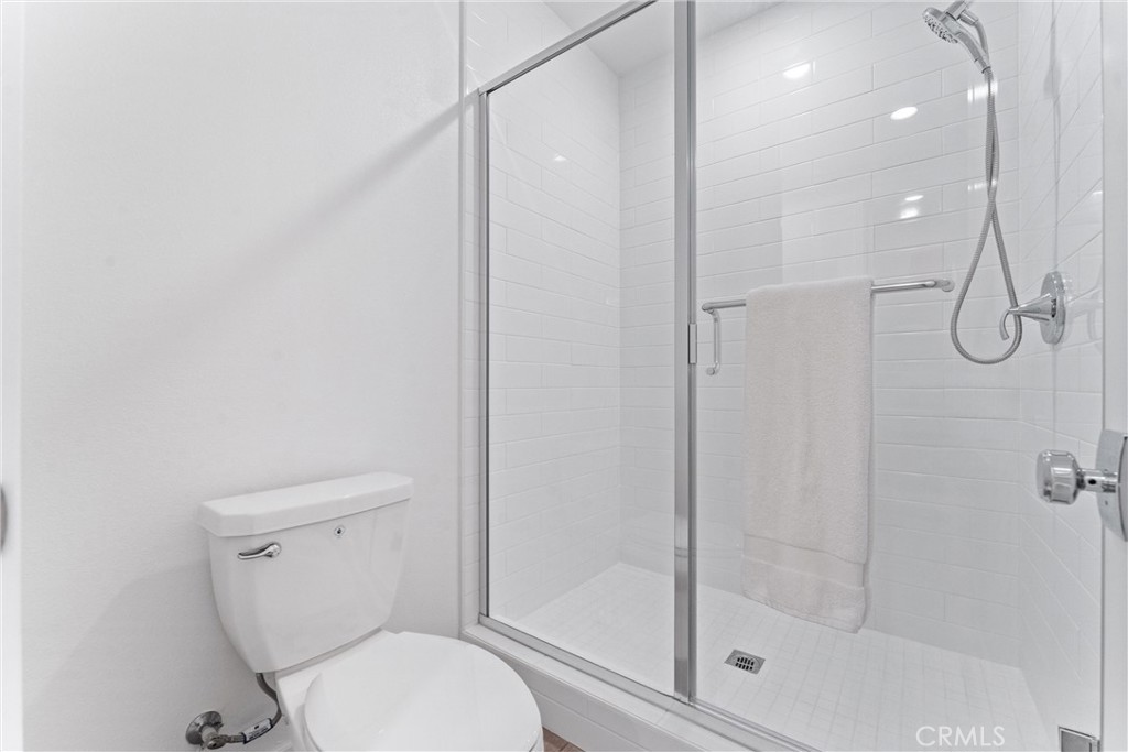 Irvine, California, 92618, United States, 2 Bedrooms Bedrooms, ,2 BathroomsBathrooms,Residential,For Sale,1988212