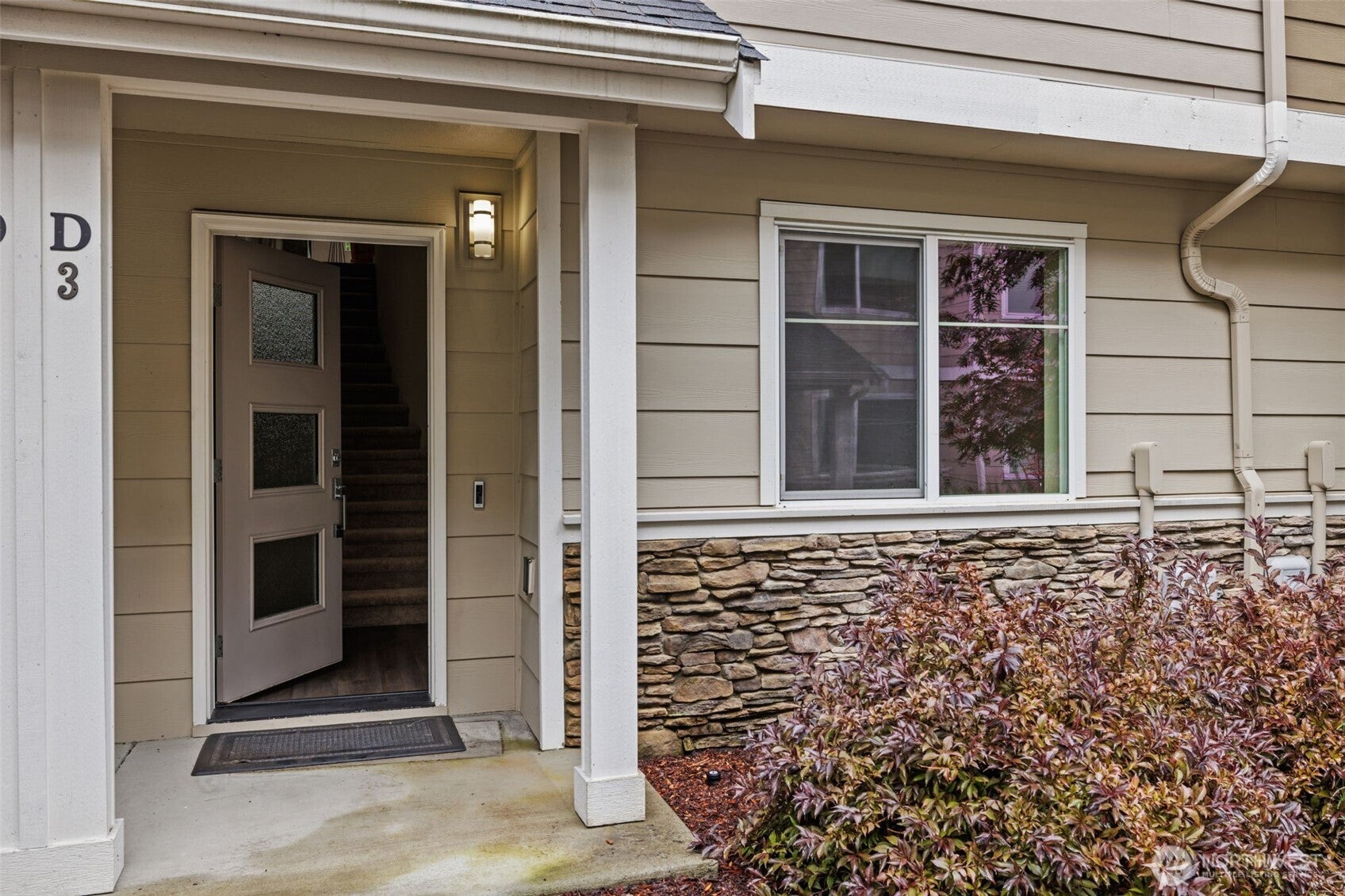 Everett, Washington, 98208, United States, 2 Bedrooms Bedrooms, ,2 BathroomsBathrooms,Residential,For Sale,1975996