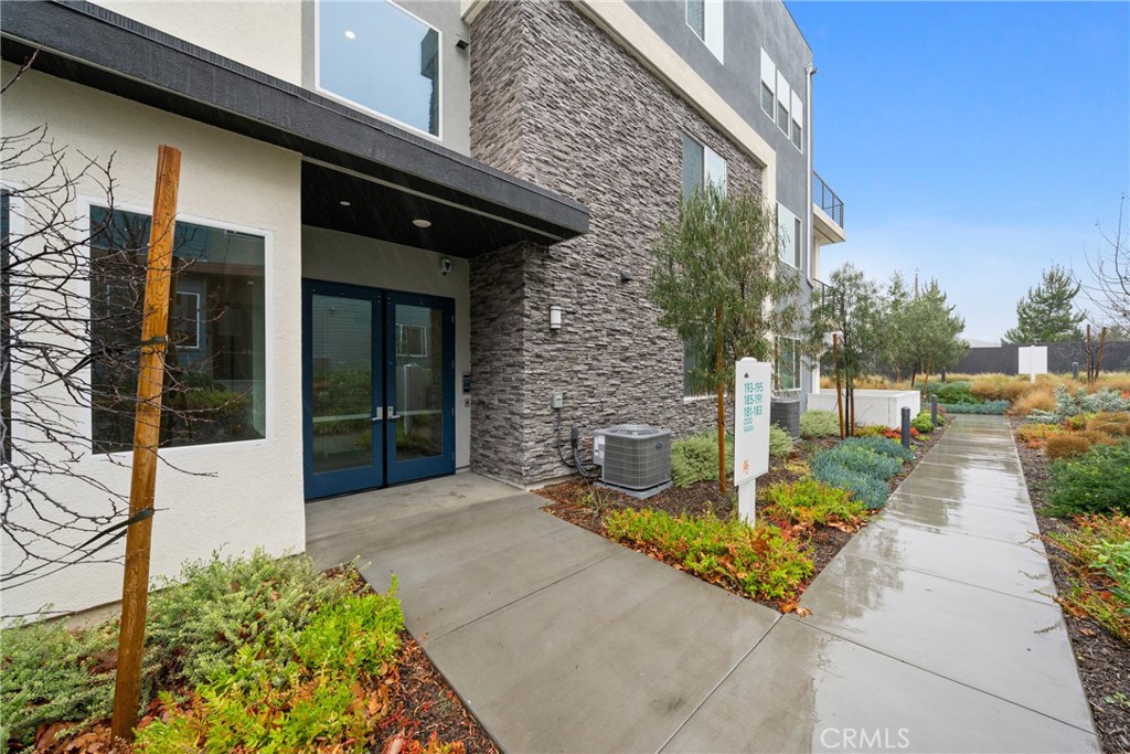 Irvine, California, 92618, United States, 1 Bedroom Bedrooms, ,1 BathroomBathrooms,Residential,For Sale,1707391