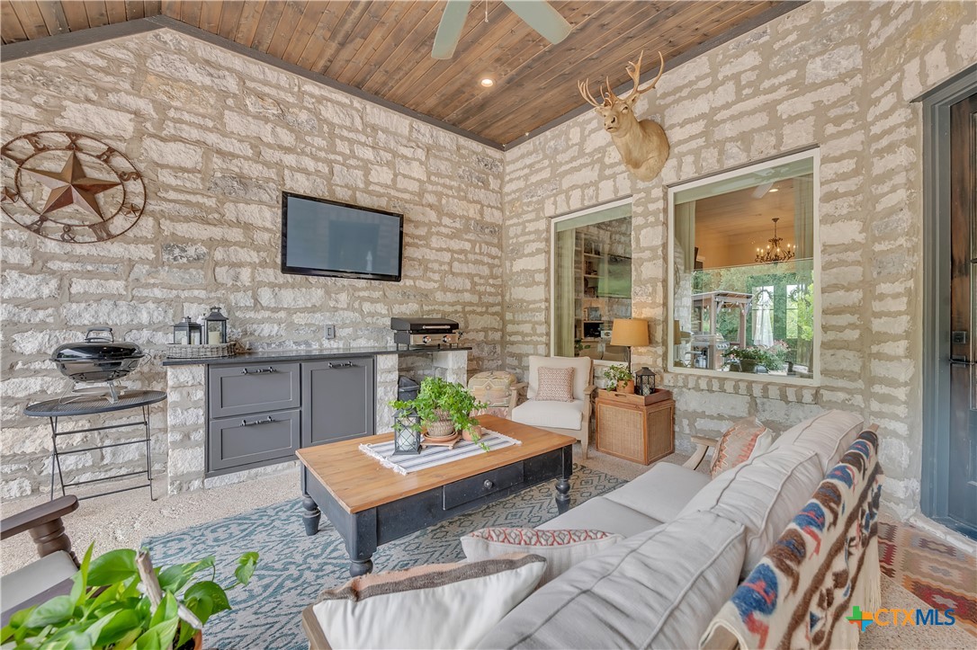 Salado, Texas, 76571, United States, 4 Bedrooms Bedrooms, ,3 BathroomsBathrooms,Residential,For Sale,1895427