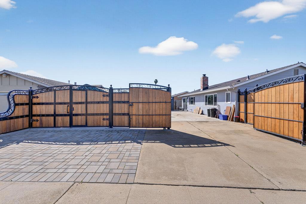 Salinas, California, 93906, United States, 3 Bedrooms Bedrooms, ,2 BathroomsBathrooms,Residential,For Sale,2008561