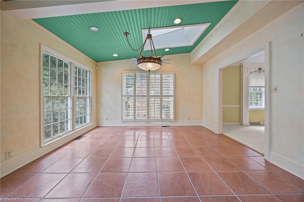 High Point, North Carolina, 27262, United States, 5 Bedrooms Bedrooms, ,4 BathroomsBathrooms,Residential,For Sale,1925566