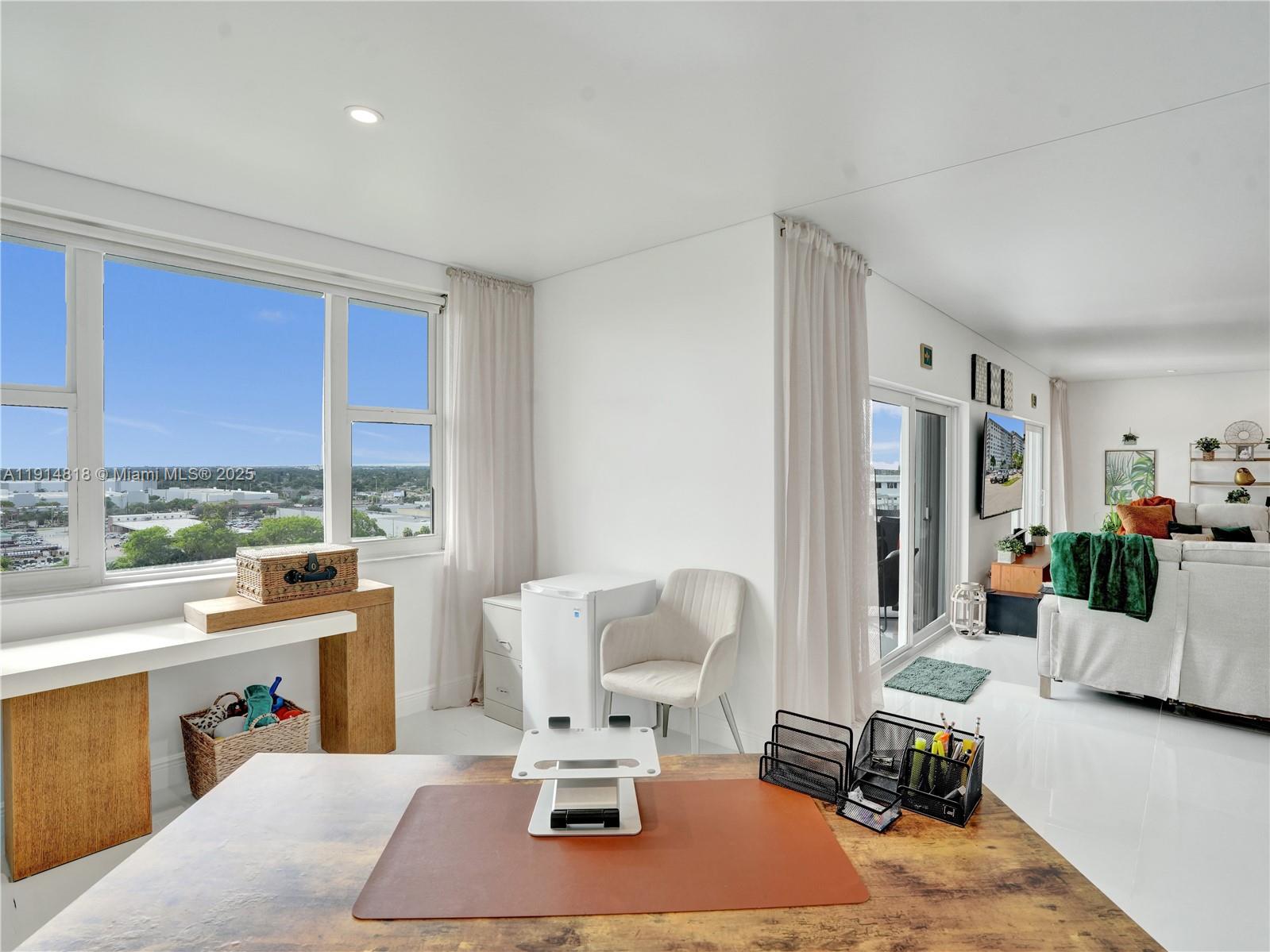 Hollywood, Florida, 33021, United States, 2 Bedrooms Bedrooms, ,3 BathroomsBathrooms,Residential,For Sale,1997464