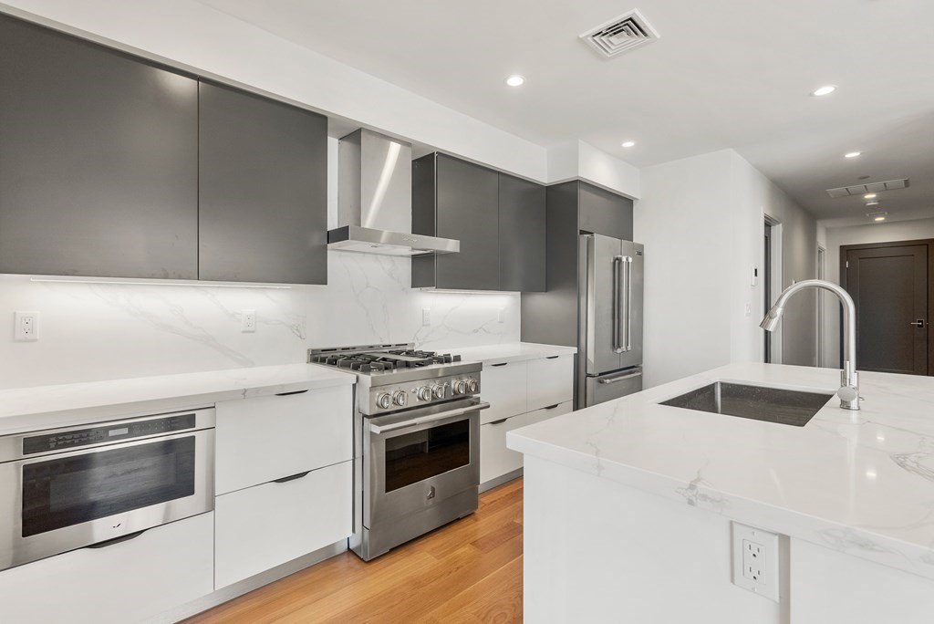 Boston, Massachusetts, 02127, United States, 2 Bedrooms Bedrooms, ,2 BathroomsBathrooms,Residential,For Sale,1916943