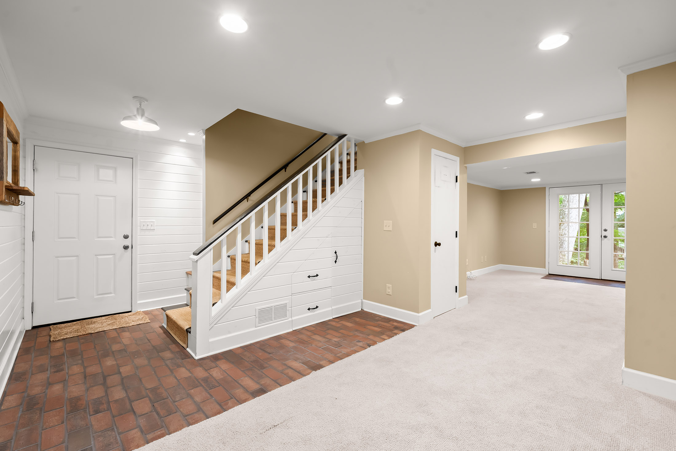  Beautifully Transformed Home in Lassiter School District - 物件實景