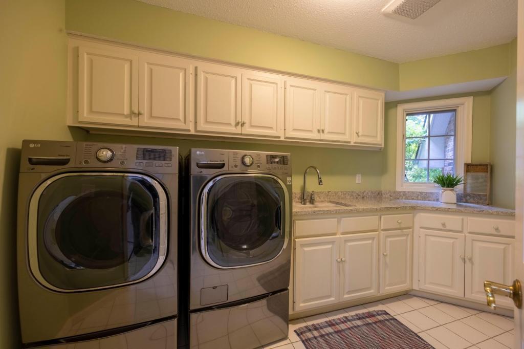 Mendota Heights, Minnesota, 55118, United States, 4 Bedrooms Bedrooms, ,3 BathroomsBathrooms,Residential,For Sale,1836960