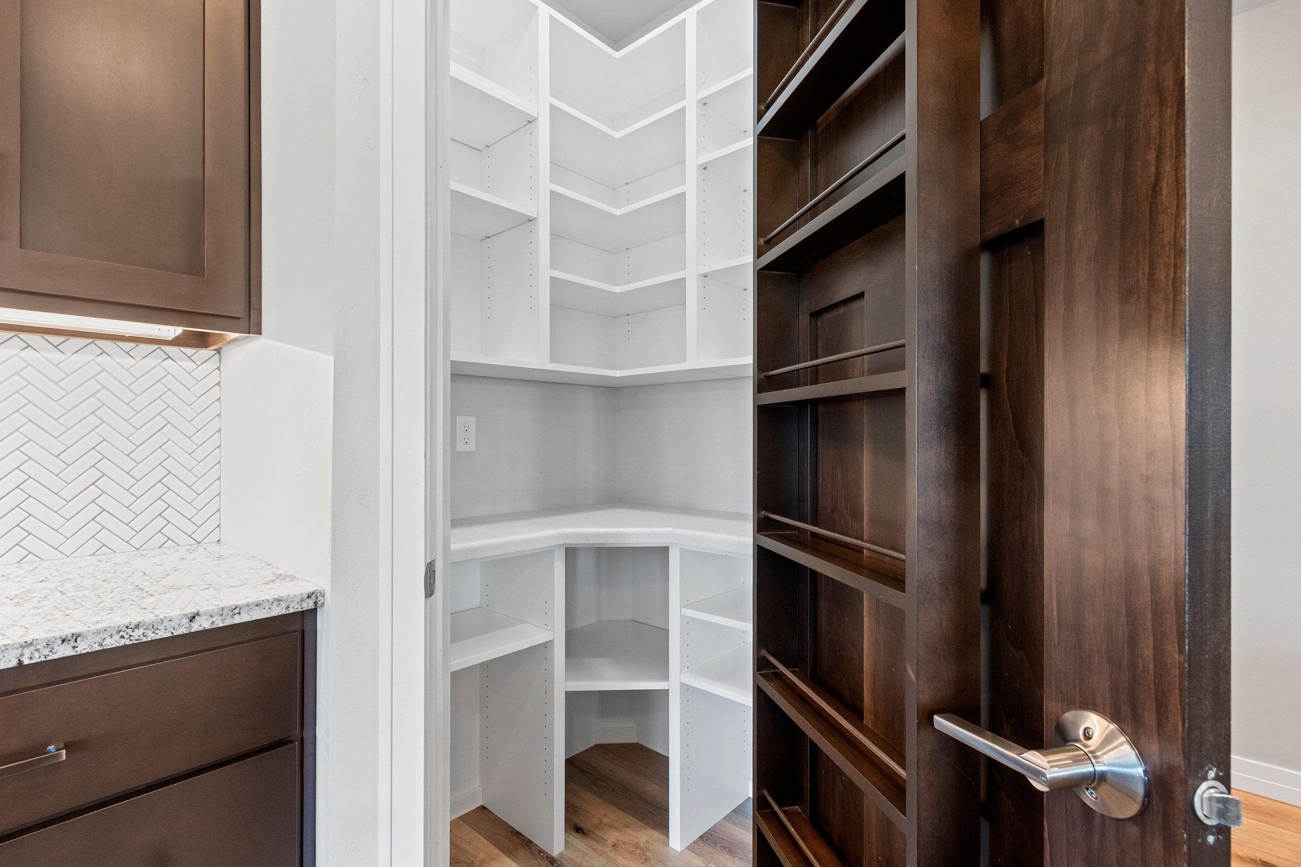 DE PERE, Wisconsin, 54115, United States, 4 Bedrooms Bedrooms, ,4 BathroomsBathrooms,Residential,For Sale,1982498