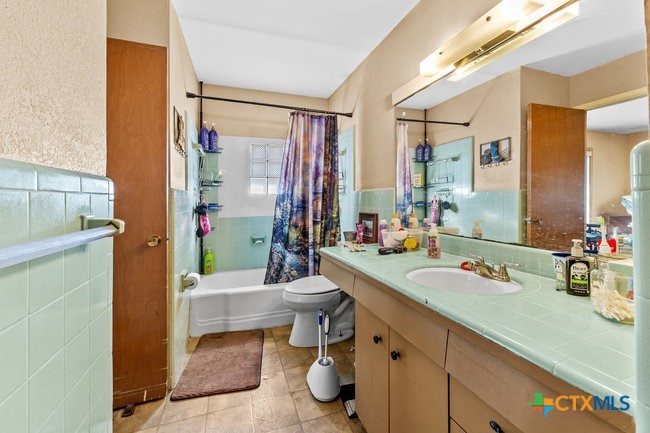 Seguin, Texas, 78155, United States, 4 Bedrooms Bedrooms, ,2 BathroomsBathrooms,Residential,For Sale,2049245