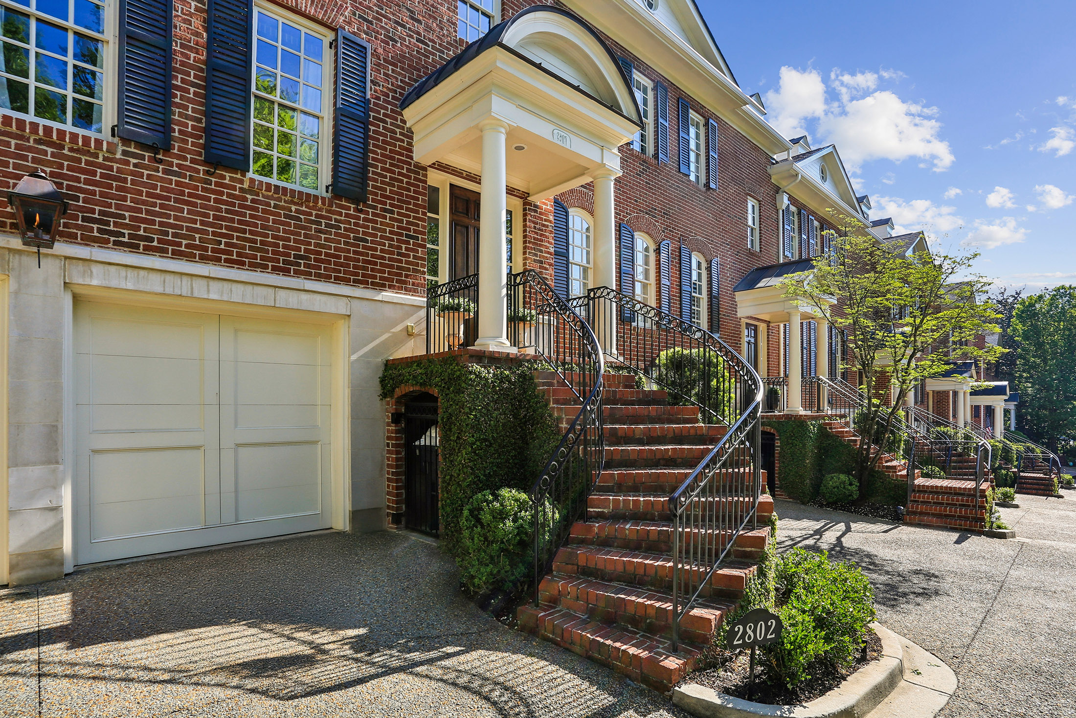  Exceptional Garden Hills Townhome Combines Luxury, Location and Lifestyle - 物件實景
