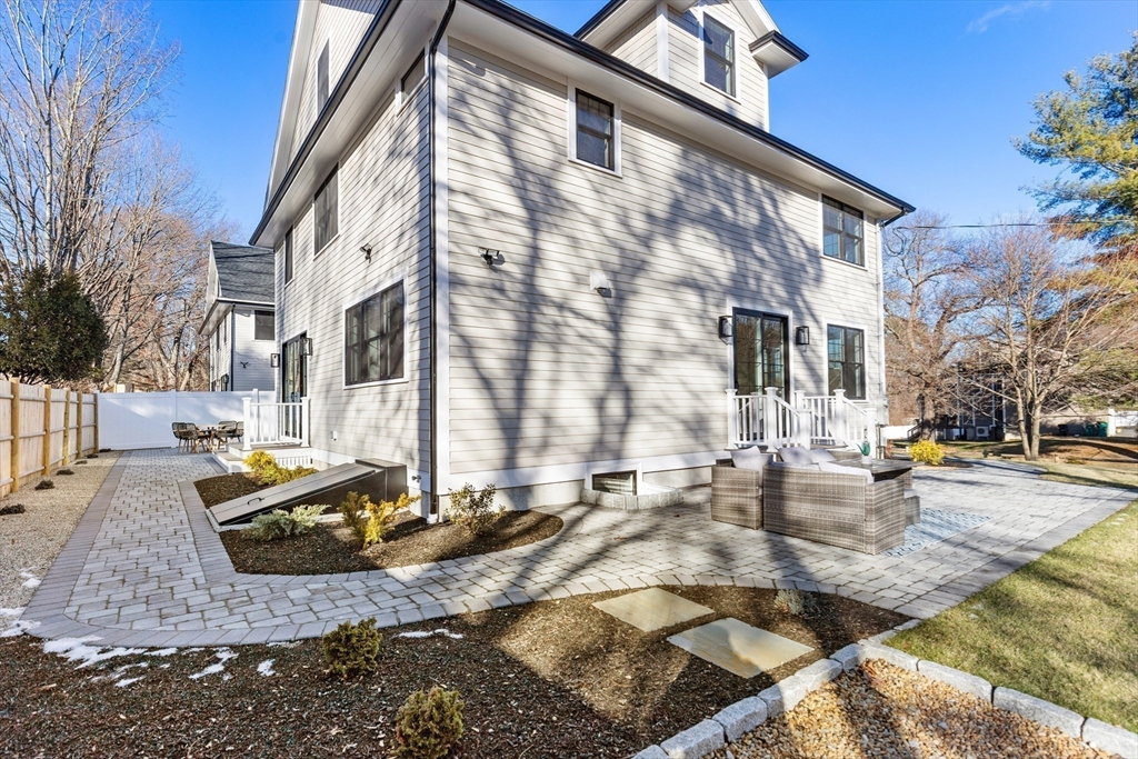 Concord, Massachusetts, 01742, United States, 4 Bedrooms Bedrooms, ,4 BathroomsBathrooms,Residential,For Sale,2005655